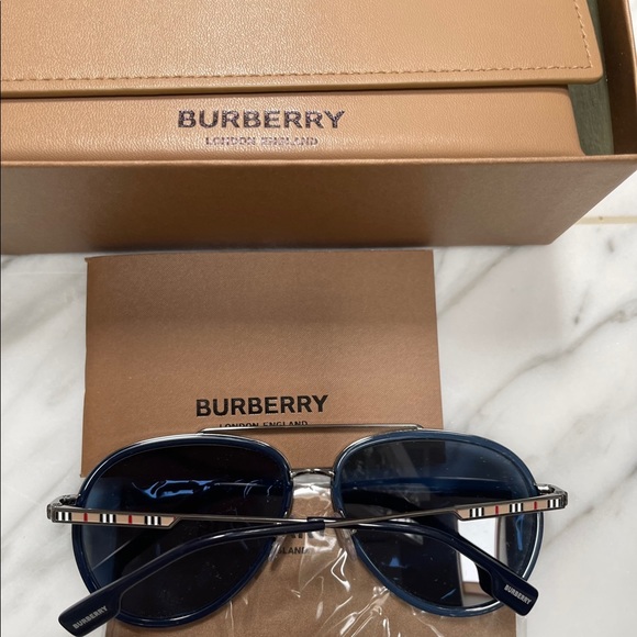 BURBERRY UNISEX GUNMETAL DARK BLUE PILOT AVIATOR LOGO SUNGLASSES - Picture 7 of 14